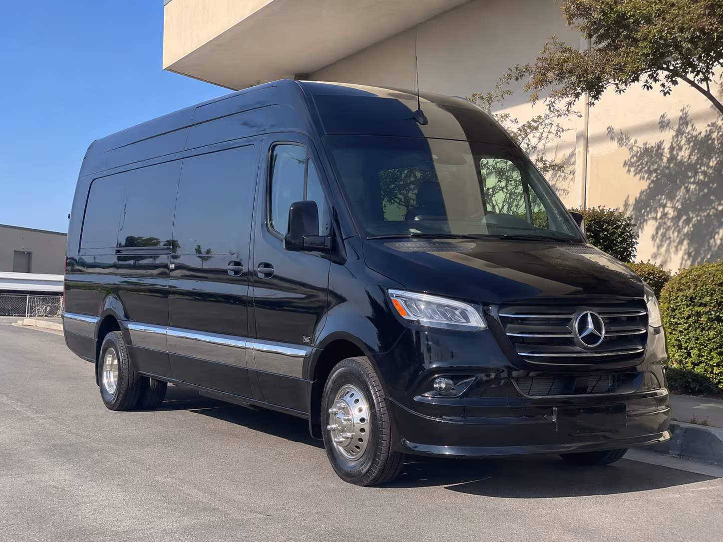 bus rental options for lakeland trips