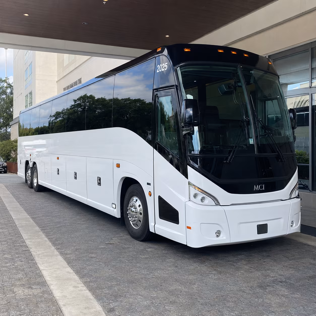 lakeland 54 passenger charter bus