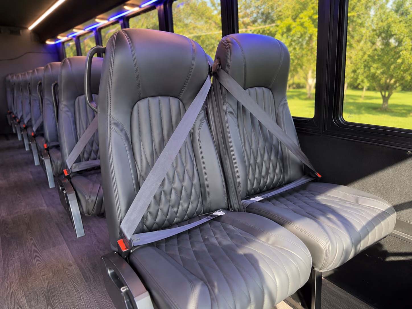 minibus rentals for small group wine tasting day trips around polk county