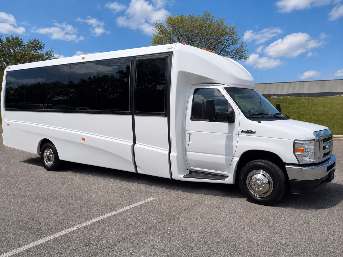minibuses for trade show exhibitor groups and equipment shuttles in lakeland