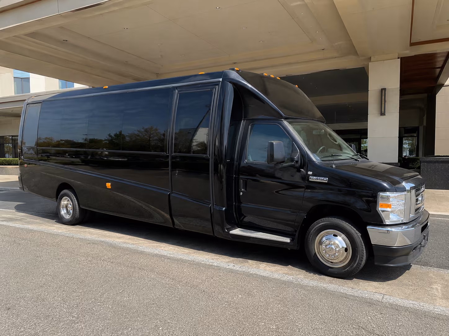 rent a party bus in lakeland for prom pre parties and group dinners